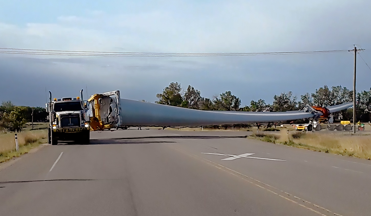 Tight corners, good direction and professional operators.... After a cold week in Alberta we are looking forward to the summer wind hauling season!